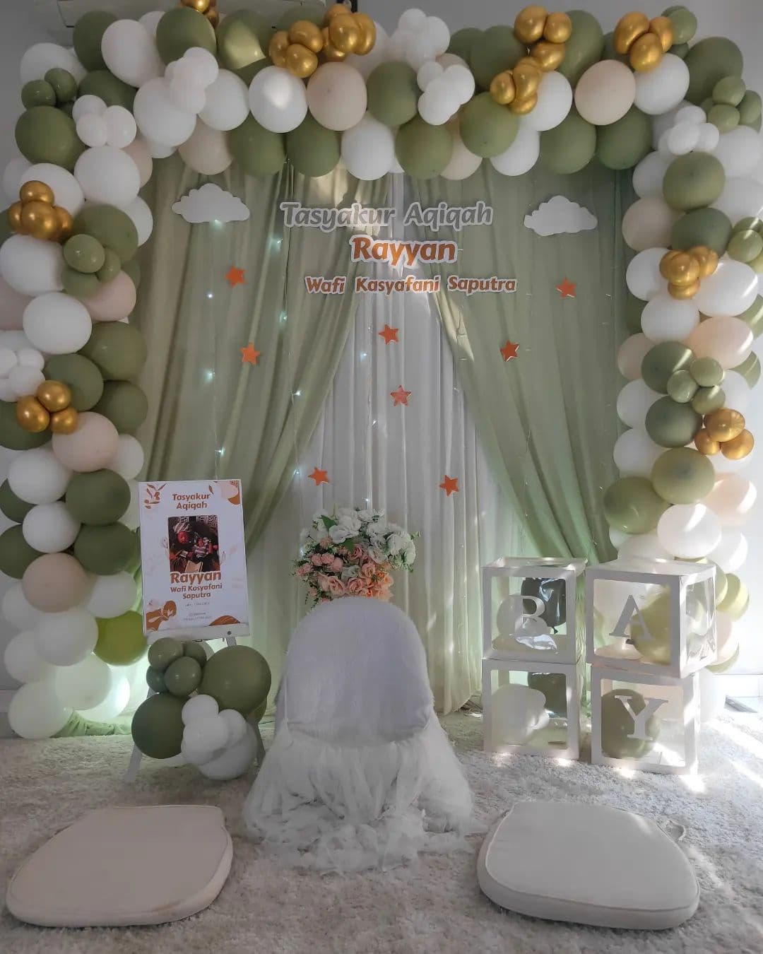 Akad Minimalis Putih